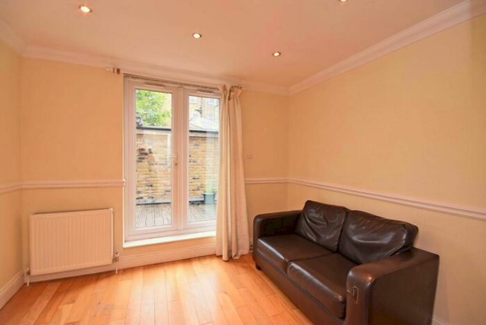 1 Bedroom Flat To Rent In Northcote Road, Clapham, SW11