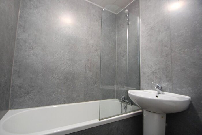 2 Bedroom Flat To Rent In Alexandra Park Street, Dennistoun, G31
