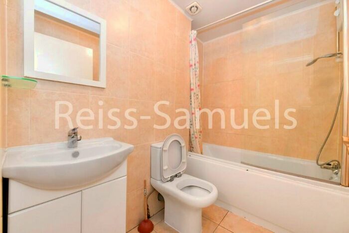 5 Bedroom Town House To Rent In Cyclops Mews, London, E14
