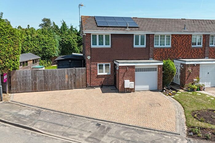 3 Bedroom End Of Terrace House For Sale In Lillibrooke Crescent, Maidenhead, Berkshire, SL6