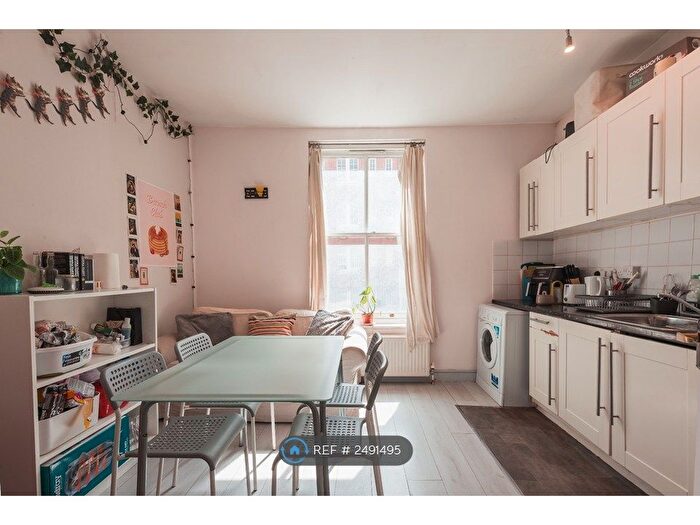 4 Bedroom Flat To Rent In Tavistock Place, London, WC1H