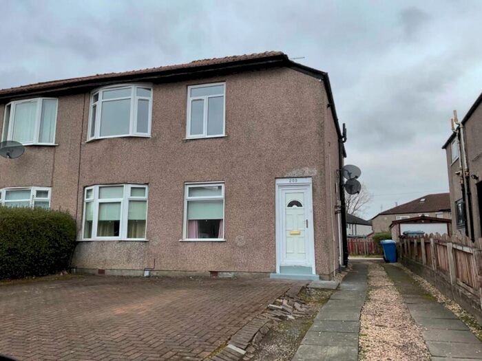 3 Bedroom Flat To Rent In Kingsbridge Drive, Kingspark, G73