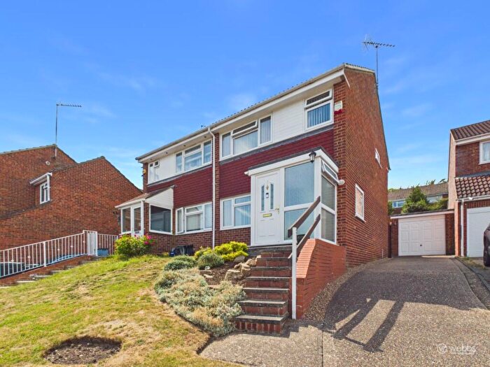 3 Bedroom Semi-Detached House For Sale In Mallard Road, South Croydon, CR2