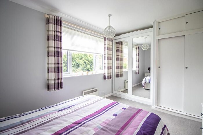 2 Bedroom Flat For Sale In Colbert Avenue, Southend-On-Sea, SS1