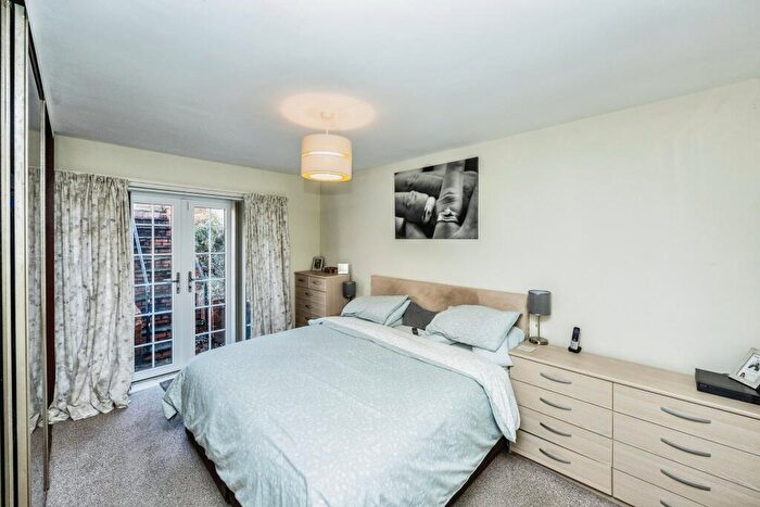 2 Bedroom Bungalow For Sale In Cross Lane, Newsome, Huddersfield, West Yorkshire, HD4