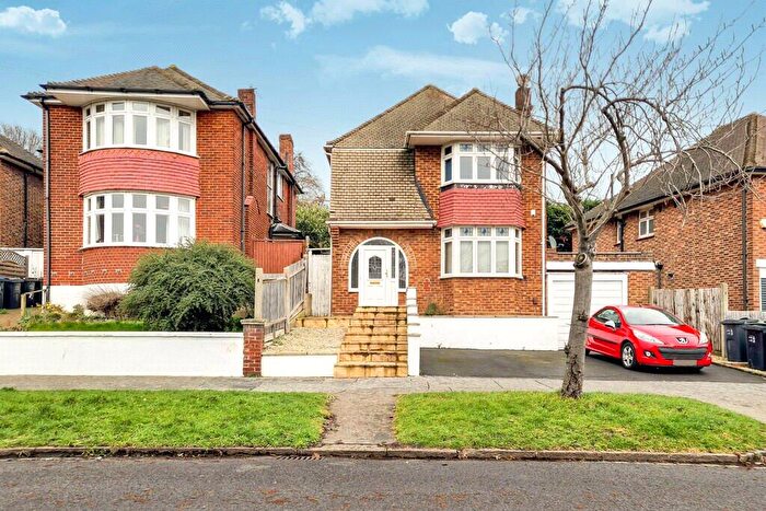 3 Bedroom Detached House For Sale In Waddington Way, London, SE19