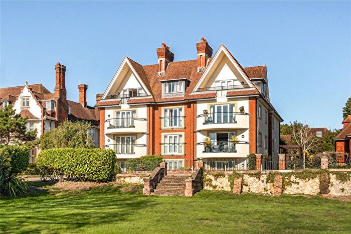 3 Bedroom Flat For Sale In Staveley Road, Eastbourne, East Sussex, BN20