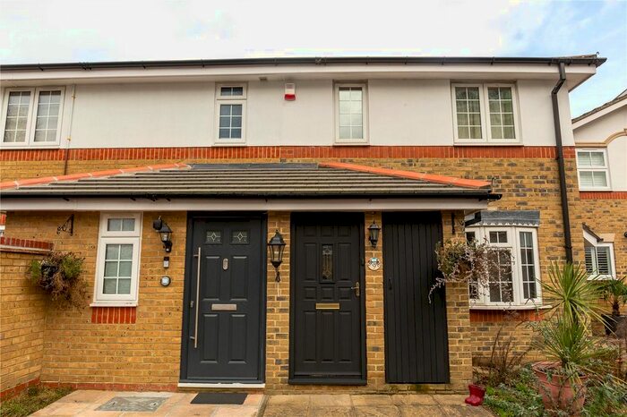 3 Bedroom Semi-Detached House To Rent In Culloden Close, Bermondsey, London, SE16