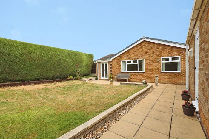 3 Bedroom Detached Bungalow For Sale In Hooton Close, Laughton, Sheffield, S25