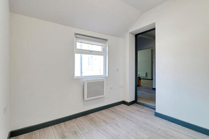 3 Bedroom Flat To Rent In York Road, Southend-on-sea, SS1