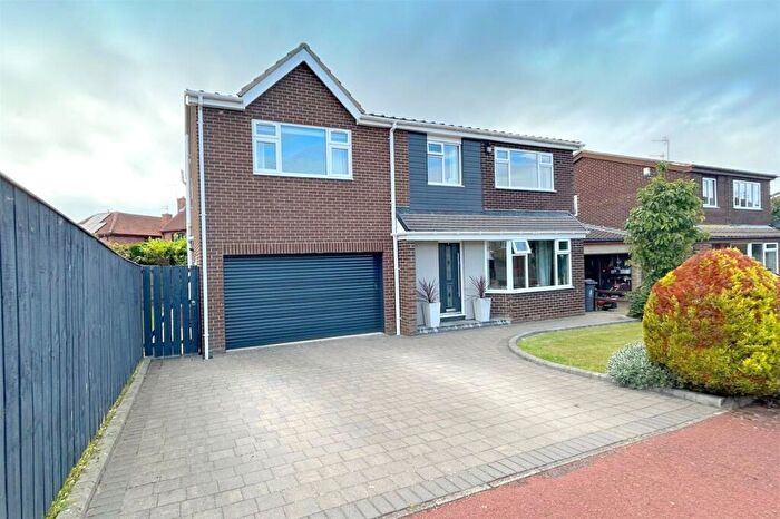 5 Bedroom Detached House For Sale In Hertford Close, Whitley Bay, NE25