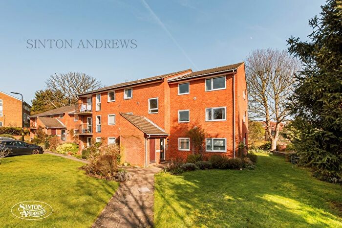 Studio For Sale In Hall Close, Hillcroft Crescent, W5