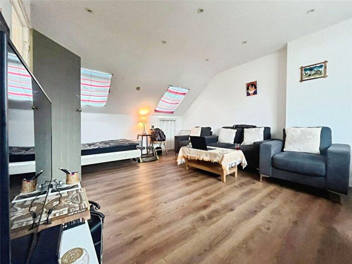 Studio To Rent In Elm Close, Twickenham, TW2