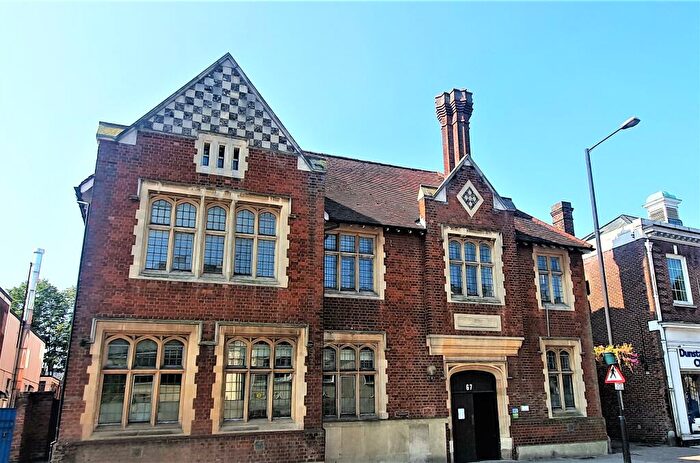 Flat To Rent In High Street North, Dunstable, LU6