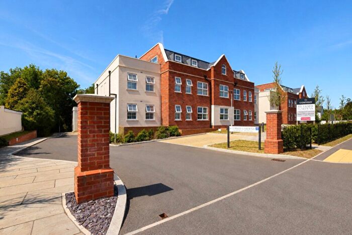 3 Bedroom Flat For Sale In Riverside Gardens, Oatlands Drive, Weybridge, KT13