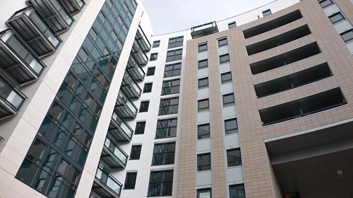 2 Bedroom Apartment To Rent In Crown Point Road, Leeds, West Yorkshire, LS9