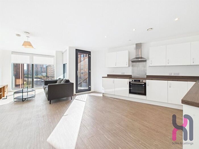 2 Bedroom Flat For Sale In The Landmark, Oldfield Road, Salford, M5