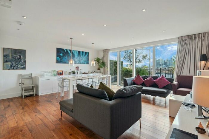 3 Bedroom Penthouse To Rent In Grand Canal Apartments, De Beauvoir Crescent, N1