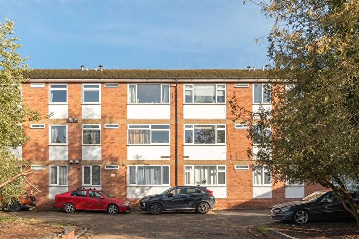 2 Bedroom Flat For Sale In Chesham, Buckinghamshire, HP5