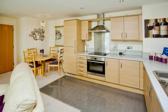 2 Bedroom Flat For Sale In Rope Quays, Gosport, PO12