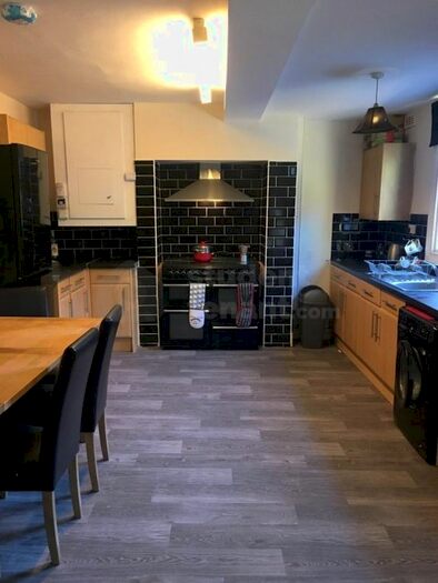 7 Bedroom End Of Terrace House To Rent In Hanover Square, Sheffield, South Yorkshire S3