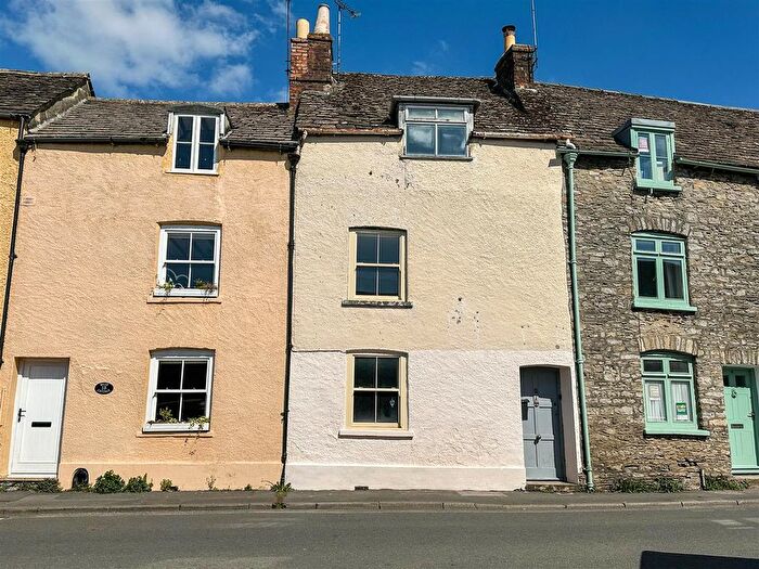 3 Bedroom Terraced House For Sale In Bristol Street, Malmesbury, SN16