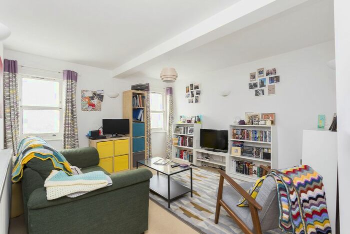 2 Bedroom Flat To Rent In Kirkdale, London, SE26