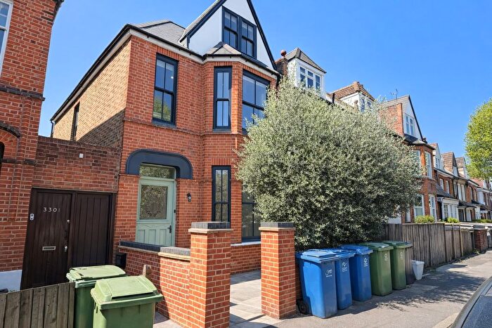 3 Bedroom Flat For Sale In Lordship Lane, SE22