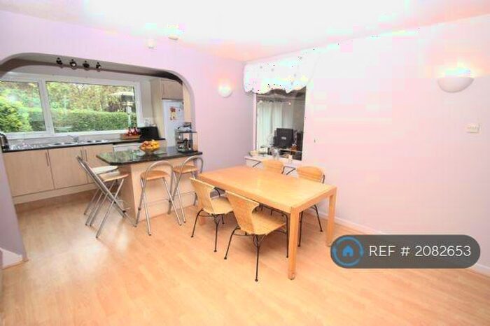 4 Bedroom Detached House To Rent In Linton Rise, Leeds, LS17