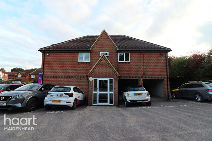 1 Bedroom Apartment For Sale In Littlebrook Avenue, Slough, SL2