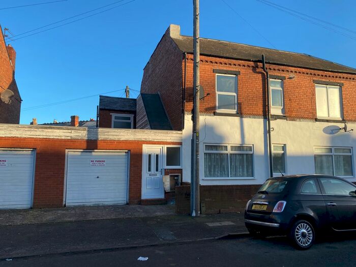 2 Bedroom Flat To Rent In Ethel Street, Bearwood, Smethwick, B67