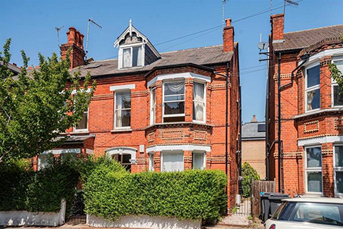 3 Bedroom Flat For Sale In Brunswick Road, Kingston Upon Thames, KT2