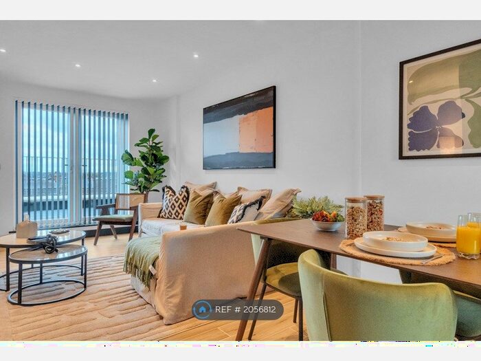 3 Bedroom Flat To Rent In High Road, London, N12