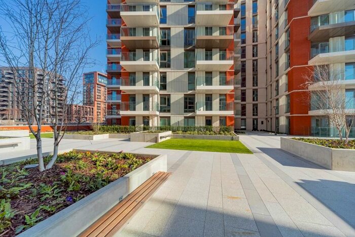 2 Bedroom Flat To Rent In Lexington Gardens, Vauxhall, London, SW11