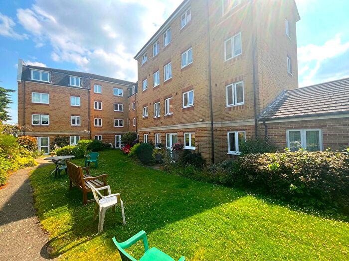 1 Bedroom Flat To Rent In High Street, Cheshunt, Waltham Cross, EN8