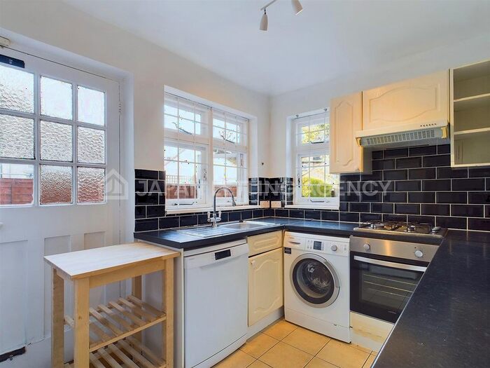 4 Bedroom Terraced House To Rent In Queens Drive, London, W3