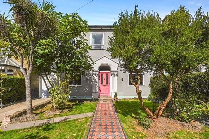 5 Bedroom Link Detached House For Sale In Osborne Road, London, E7