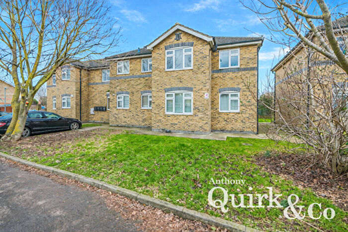 1 Bedroom Flat For Sale In Elsinor Avenue, Canvey Island, SS8