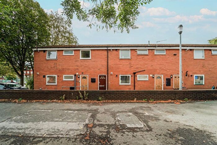3 Bedroom Flat For Sale In Mimosa Drive, Swinton, Manchester, M27