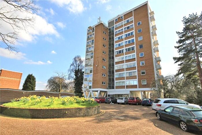 2 Bedroom Flat To Rent In Woking, Surrey, GU22