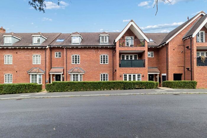 2 Bedroom Apartment For Sale In Grange Road, Chalfont St Peter, Gerrards Cross, SL9