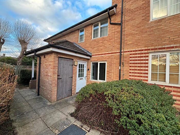 2 Bedroom Apartment To Rent In Roe Hill Close, Hatfield, AL10
