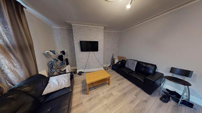 2 Bedroom House To Rent In Thornville Terrace, Leeds, LS6