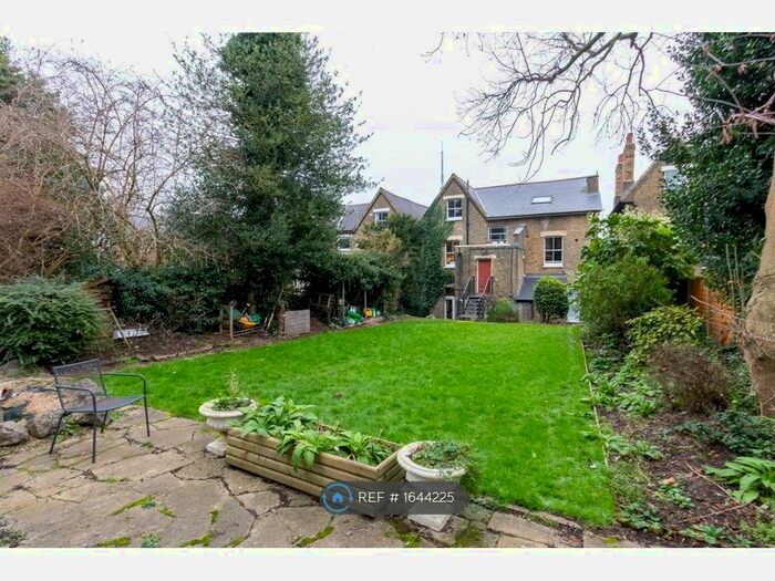 3 Bedroom Flat To Rent In Gipsy Hill, London, SE19