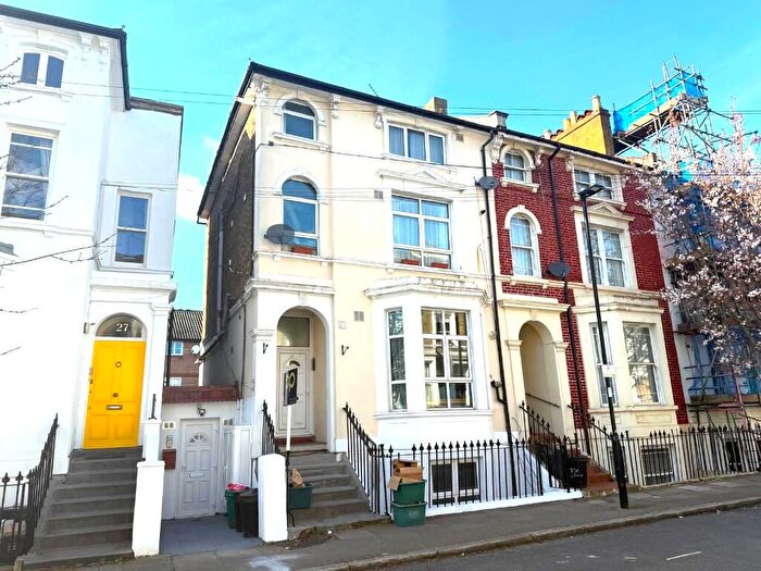 2 Bedroom Apartment To Rent In Kingsdown Road, London, N19