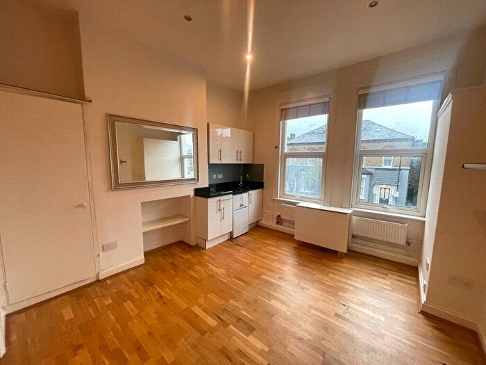 Studio To Rent In Finsbury Park Road, Finsbury Park, N4