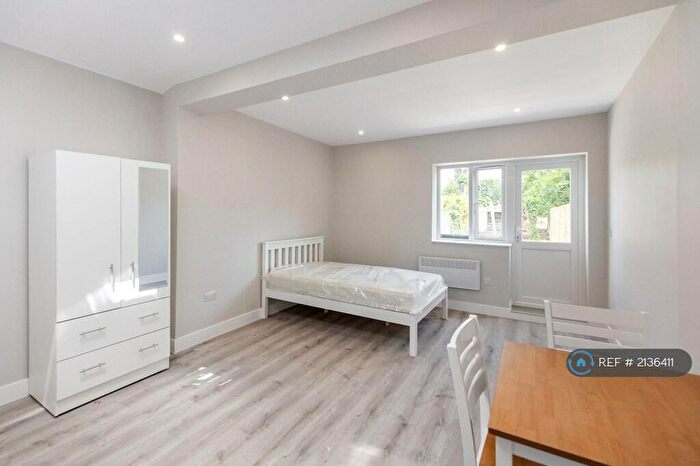 Studio To Rent In Bridge Road, Chertsey, KT16