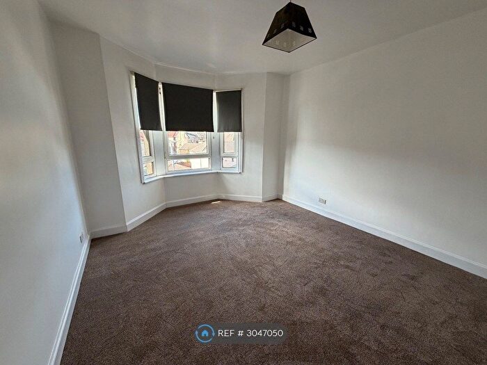 1 Bedroom Flat To Rent In Maxwellton Street, Paisley, PA1