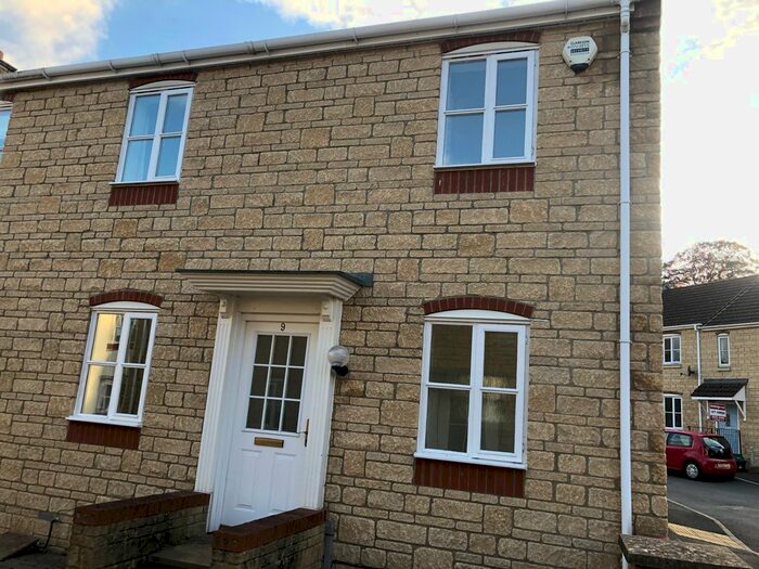 3 Bedroom Property To Rent In Delta Court, Frome, BA11