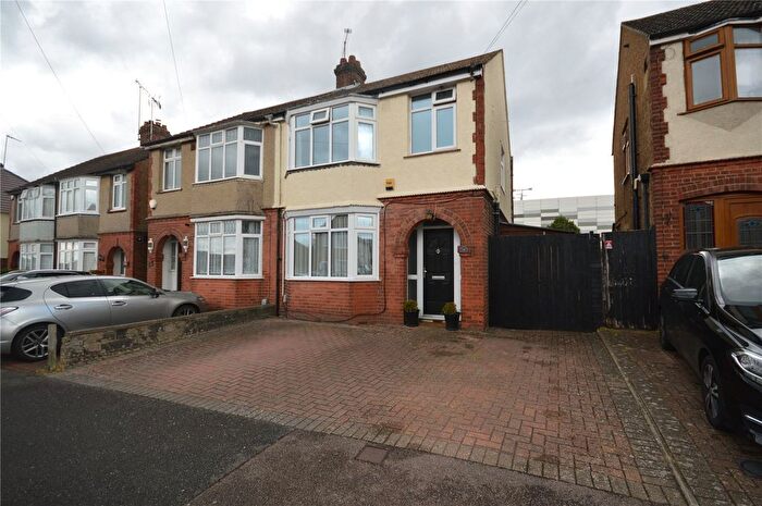 3 Bedroom Semi-Detached House For Sale In Shakespeare Road, Luton, LU4